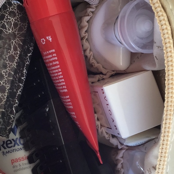 Emirates business class Bvlgari toiletry bag - Picture 3 of 4